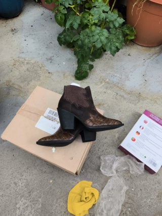 Botines marrones efecto piel de cocodrilo