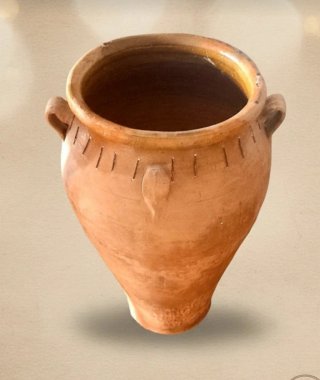 Tinaja grande  antigua de barro. (Recogida en mano