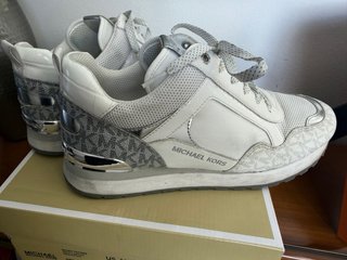 Zapatillas Michael Kors Blancas y Plateadas