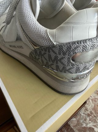 Zapatillas Michael Kors Blancas y Plateadas