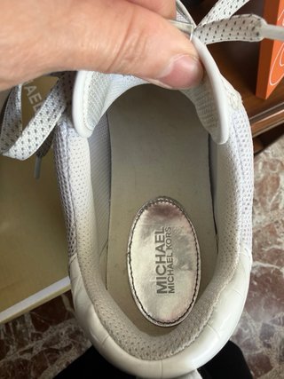 Zapatillas Michael Kors Blancas y Plateadas