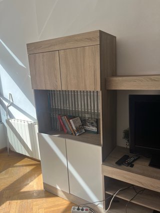 Mueble salón Merkamueble beige y blanco