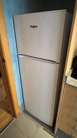 Nevera y Congelador Whirlpool 145x55
