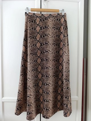 Falda larga estampado serpiente - Zara