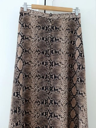 Falda larga estampado serpiente - Zara
