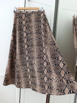 Falda larga estampado serpiente - Zara