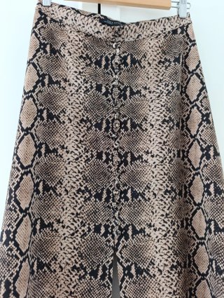 Falda larga estampado serpiente - Zara