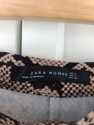 Falda larga estampado serpiente - Zara