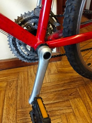 Bicicleta de montaña roja