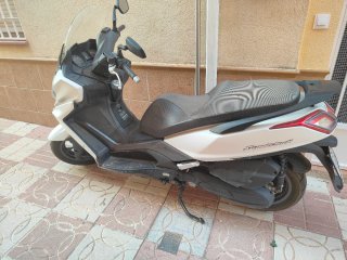 Kymco Maxi Scooter Automática Gris/Blanco