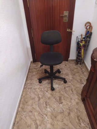 Silla de escritorio con ruedas