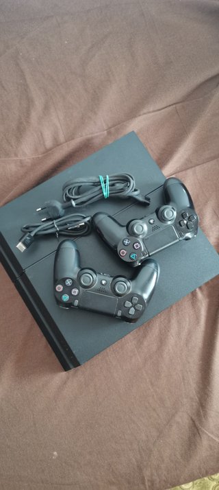 PS4 Fat 1TB Negra + 2 mandos + 2 Juegos