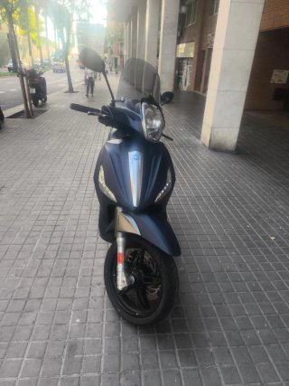 Piaggio Beverly 350 Negra