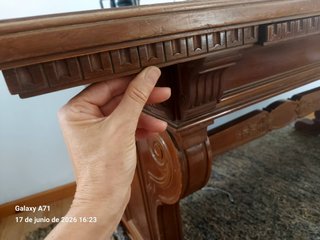 Elegante mesa de despacho madera noble