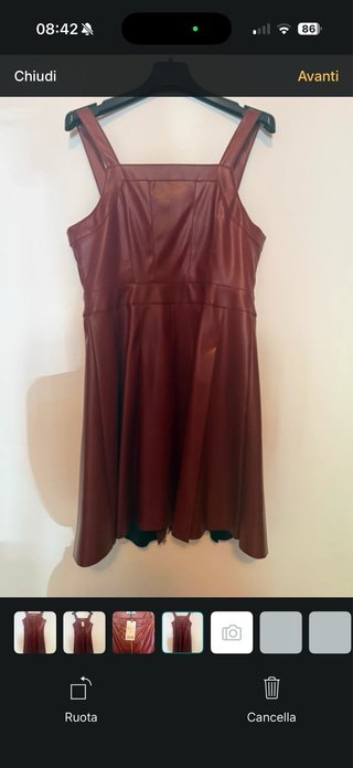 Vestito in ecopelle con zip