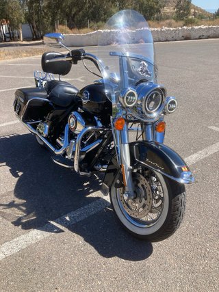 Harley Davidson Road King FLHCR