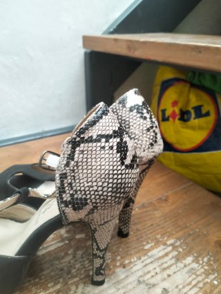 Sandali neri e pitonati Tg 38