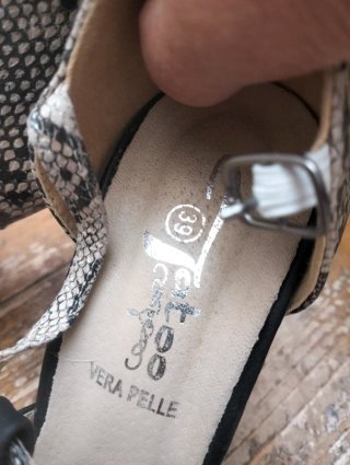 Sandali neri e pitonati Tg 38