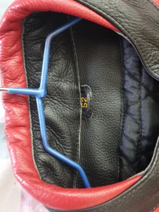 Chaqueta Moto Cuero Negra y Roja Deportiva