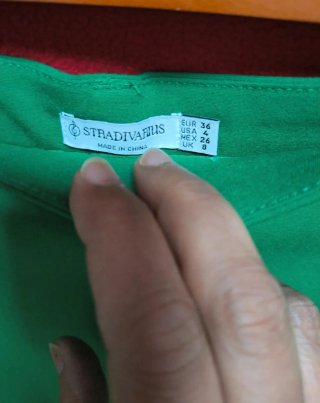 Falda verde Stradivarius