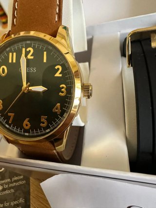 Reloj Guess Dorado y Verde Nuevo
