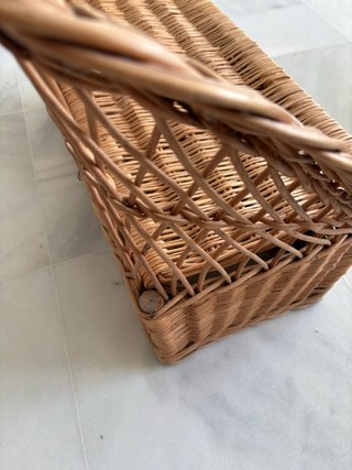 Banco de mimbre natural trenzado