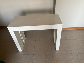 Mesa extensible blanca con 4 tabletos de 100x 60