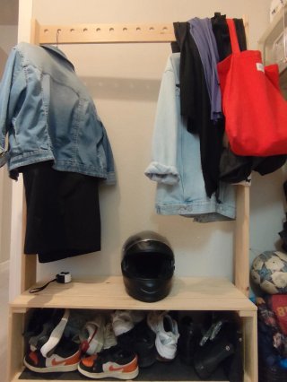 Perchero de pared Lufe madera y mimbre
