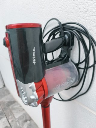 Aspirador-escoba con cable Ariete 600W