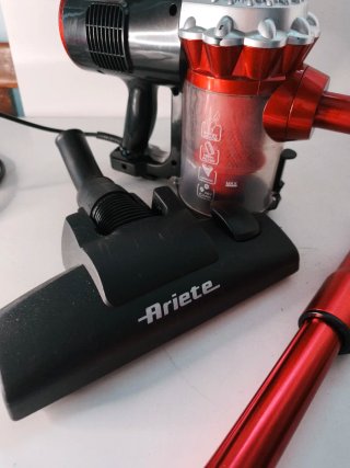 Aspirador-escoba con cable Ariete 600W