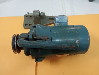 Motor industrial para máquina coser con fijación.
