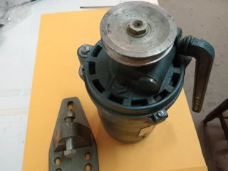 Motor industrial para máquina coser con fijación.