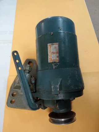Motor industrial para máquina coser con fijación.
