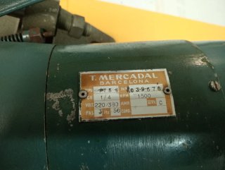 Motor industrial para máquina coser con fijación.