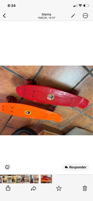 Due monopattini (rosso e arancione)
