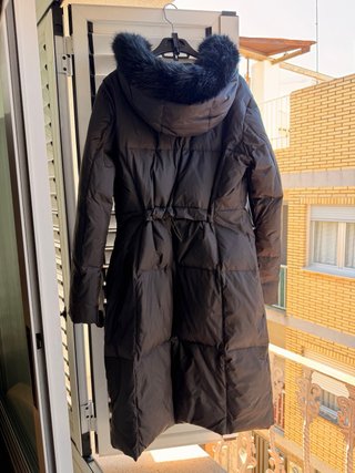 Plumas  Zara negro con capucha