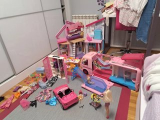 Casa, caravana, coche, bici, armario... de Barbie