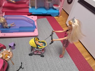Casa, caravana, coche, bici, armario... de Barbie
