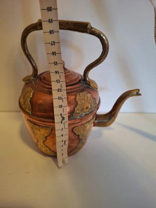 Teiera e piatto di rame antico