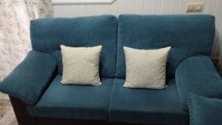 Lote: Sofá, mesa y 6 sillas salón