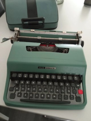 Máquina de escribir Olivetti Lettera 32 Vintage