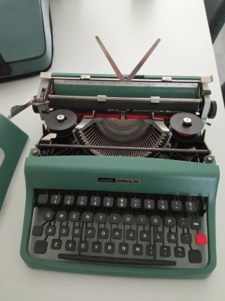 Máquina de escribir Olivetti Lettera 32 Vintage