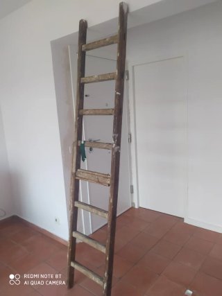 Escalera de madera para restaurar