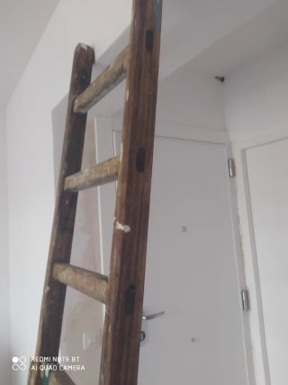 Escalera de madera para restaurar