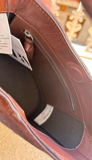 Bolso de piel marrón Zara