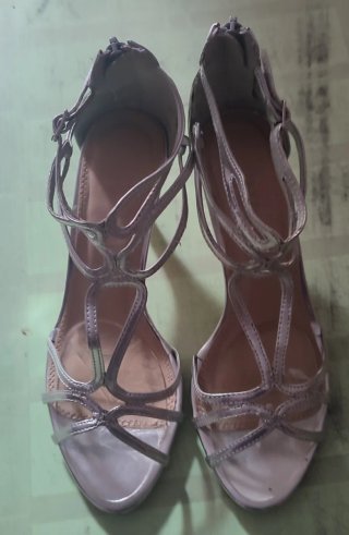 Zapatos de tacón plateados