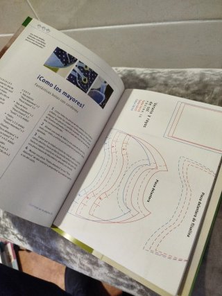 Lote libro Foam y patucos