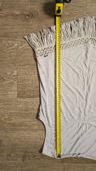 Camiseta OkY sin mangas beige con flecos