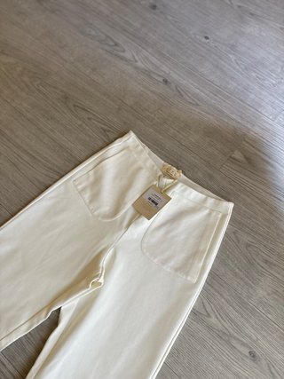 Pantalones blancos acampanados