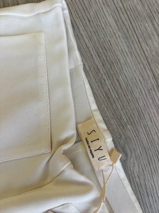 Pantalones blancos acampanados